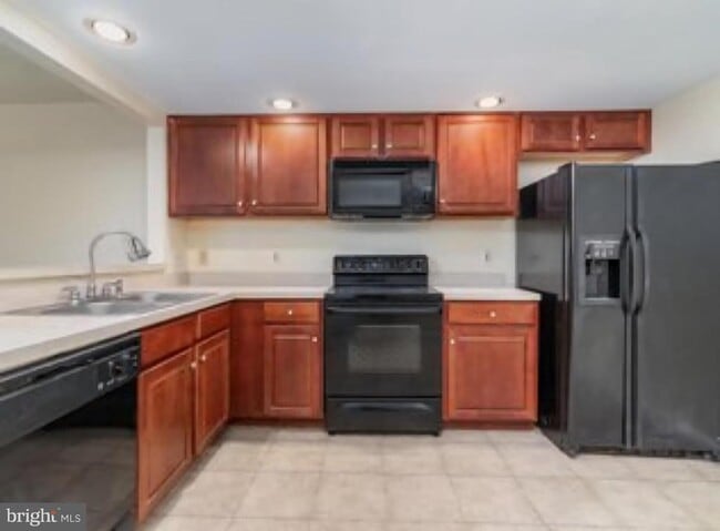 Photo - 471 Stonehedge Ln