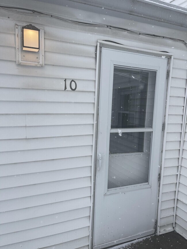 Photo - 416 E 2nd St