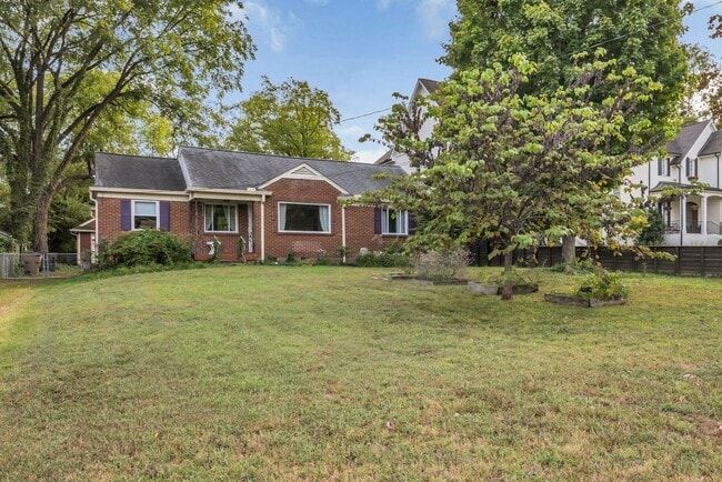 Photo - 1501 Clifton Ln House