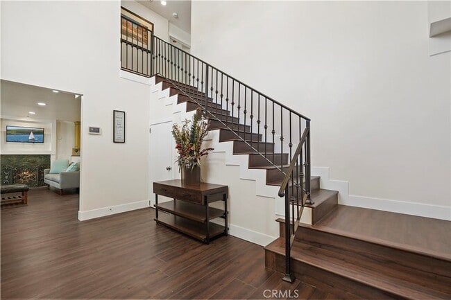 Photo - 7425 Vanalden Ave