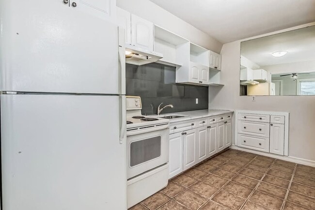 Photo - 1028-9 9 St SE