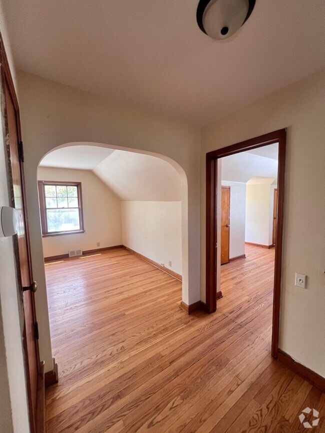 Building Photo - 5864 N 42nd St Unit 5864A-Upper Rental