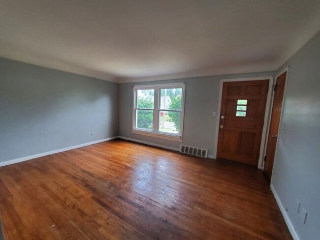 16108 Edgewood Ave