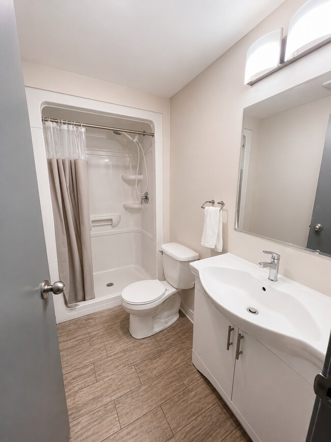 Photo - 258A-258A Sunview St