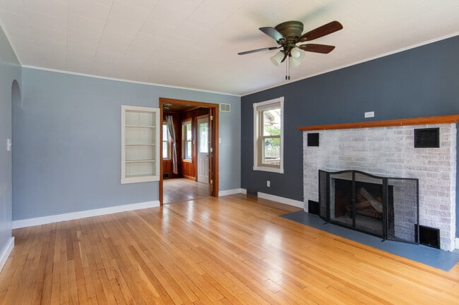 Photo - 7910 Shorewood Dr