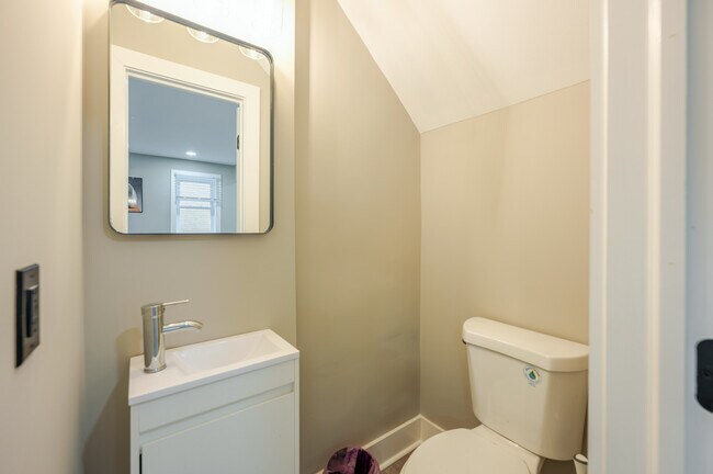 Photo - 4523 Dix St NE