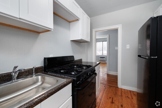 1BR, 1BA - 603SF - Kitchen - Northern Village