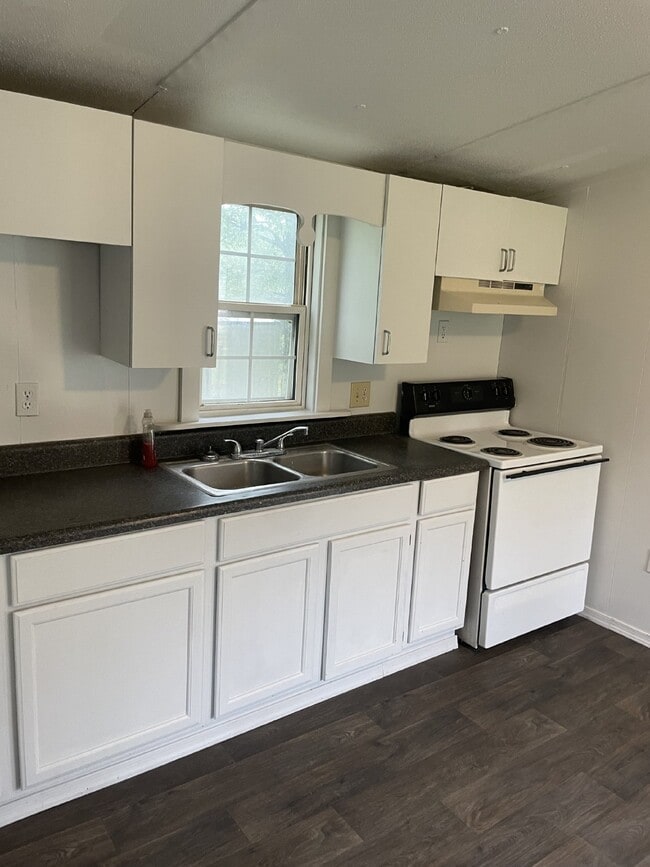 Building Photo - Two bedroom one bath single wide home avai...