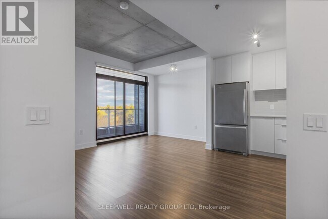 Photo - 1360 Carling Ave