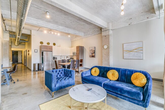 Building Photo - 500 S Ervay St Rental