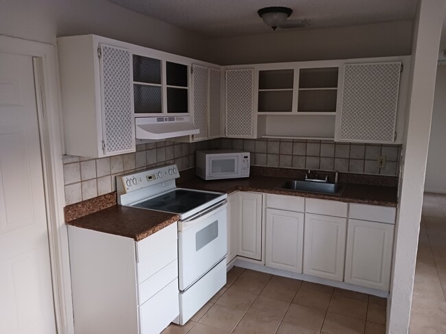 Photo - 2000 NW 27th St