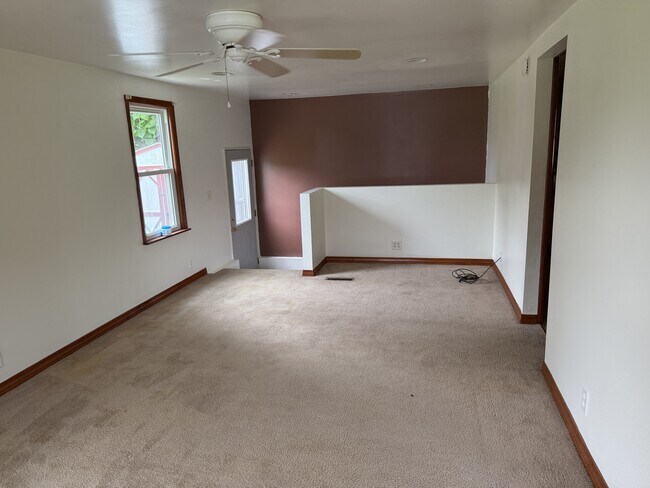 Photo - 403 Rose Ln