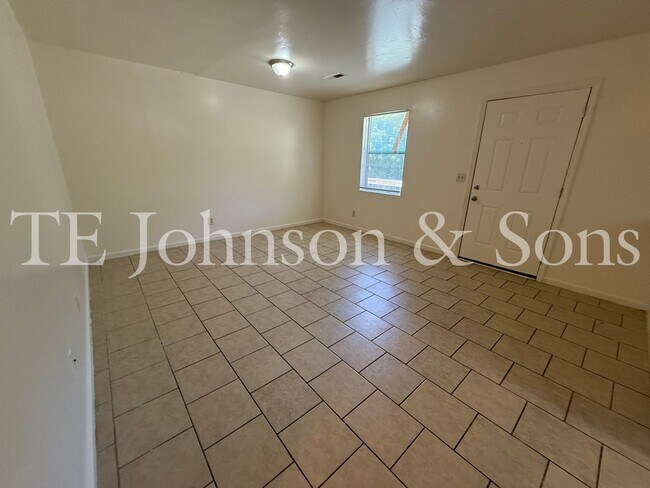 Photo - 2 Bedroom Utilities INCLUDED Unit 1604 Oak Croft C