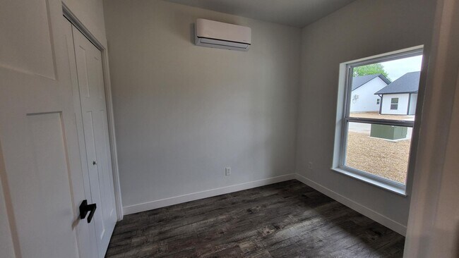 Photo - 36 N Swan St