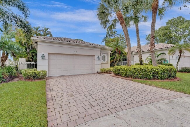 Building Photo - 2525 Bay Pointe Ct