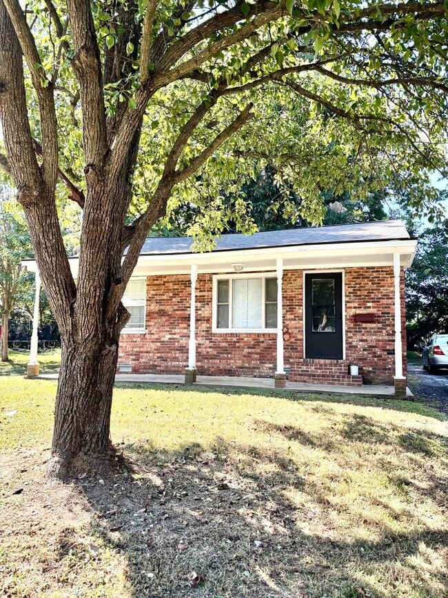 Building Photo - 631 Warner--Move In Ready! Rental