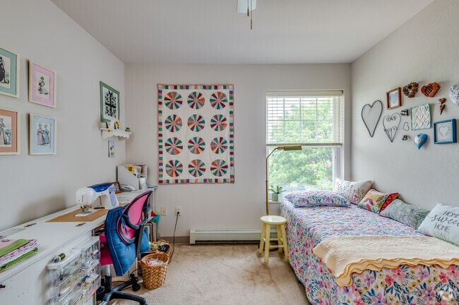 2 BR, 1 BR - 719SF