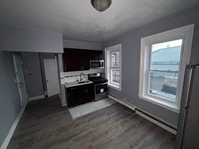 Building Photo - 149 Zabriskie St