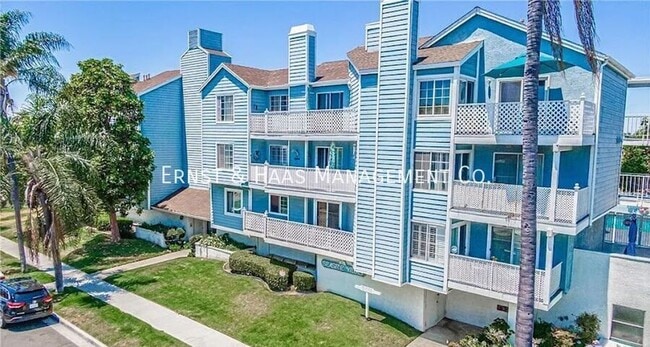 Building Photo - 955 E 3rd St Unit #304