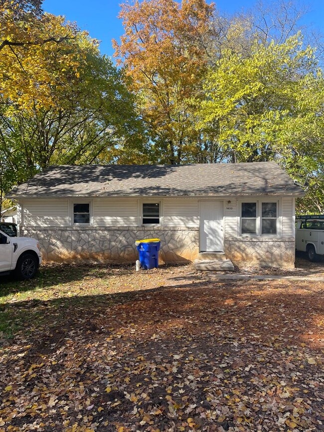 Building Photo - Remodeled 3 bedroom 1 bath house