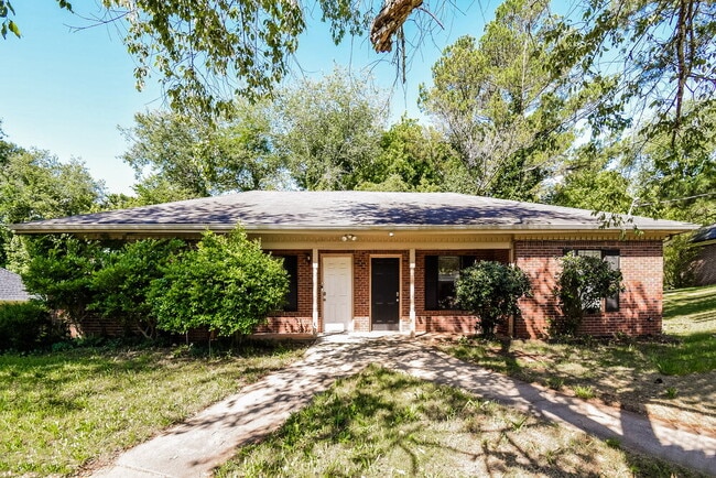 Photo - 320 Freeport Dr House