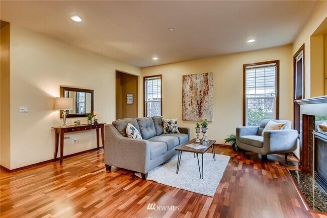 Photo - Large 3 Bedroom Townhouse - Bothell!