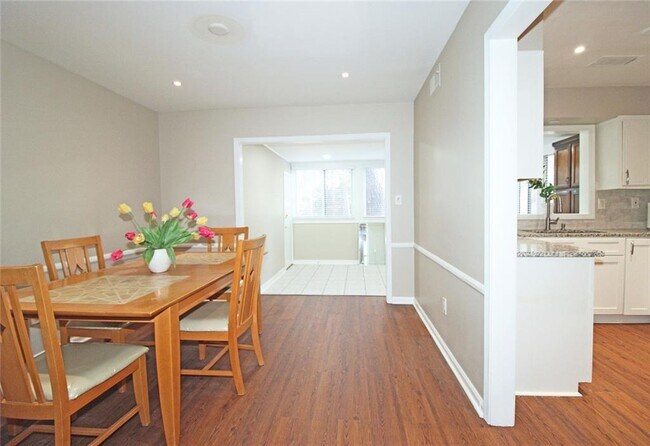 Photo - 38 La Rue Pl NW