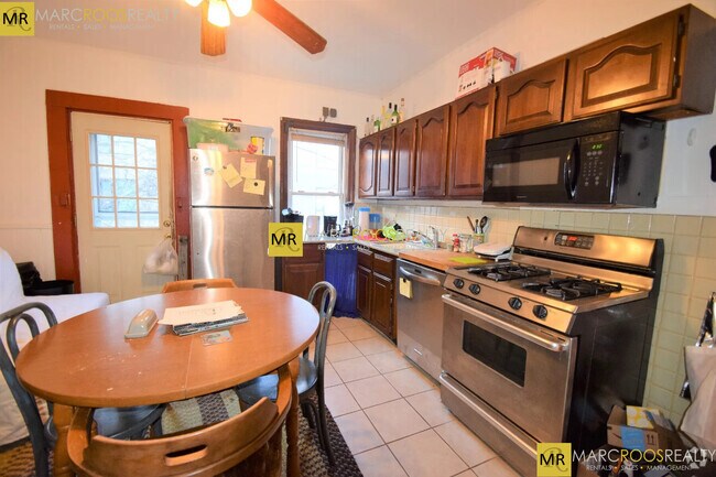 Building Photo - 6 Sewall St Unit #2 Rental