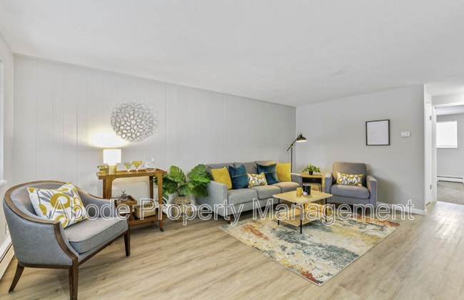Photo - 434 W 10th St