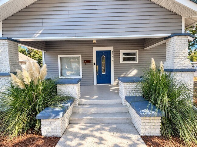 723 E Seminole Ave