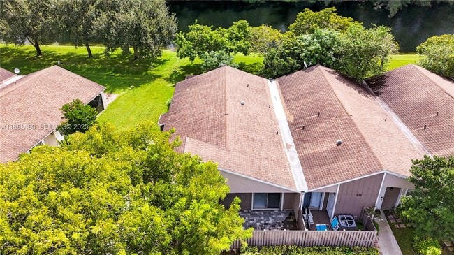 Photo - 570 Woodgate Cir