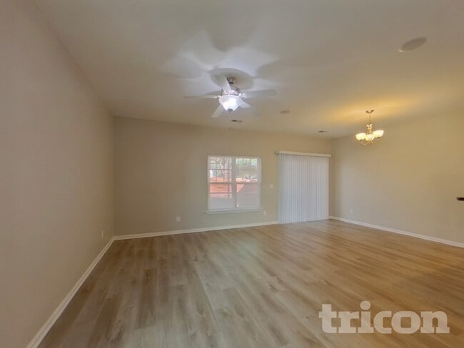 Photo - 209 Autumn Stroll Ct