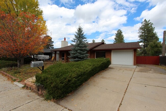 Building Photo - Single-Level Flagstaff Home | Mountain Vie...