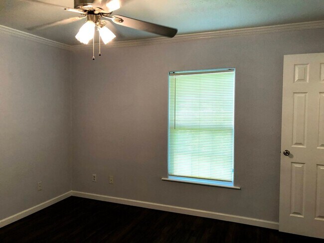 Photo - Room For Rent Unit 168 Varsity Rm B