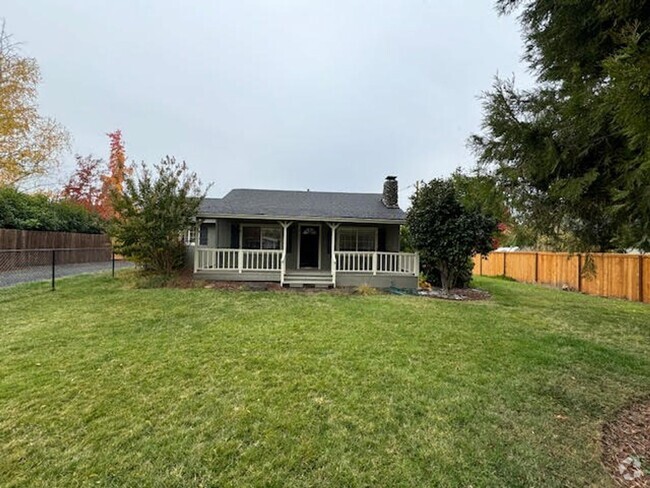 Building Photo - 2 bedroom 1 bath for Rent in Grants Pass Rental