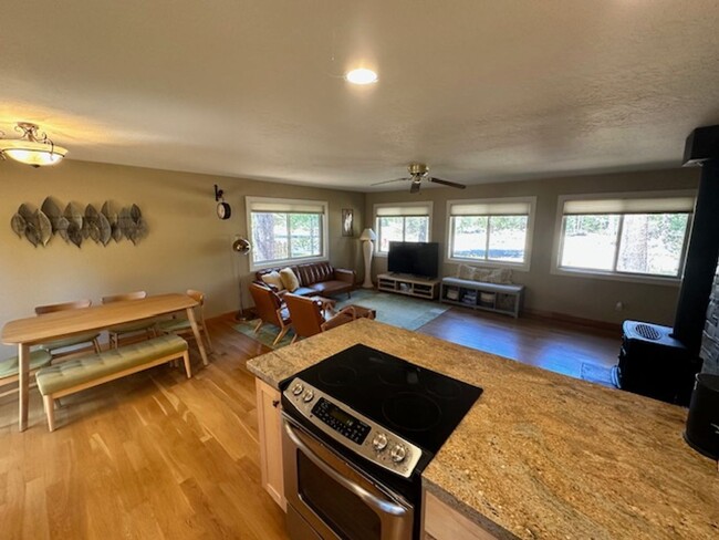 Photo - Lovely single level cabin avail. for a Sea... House