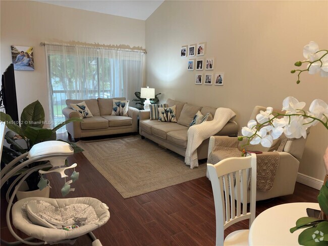 Building Photo - 9417 Fontainebleau Blvd Rental