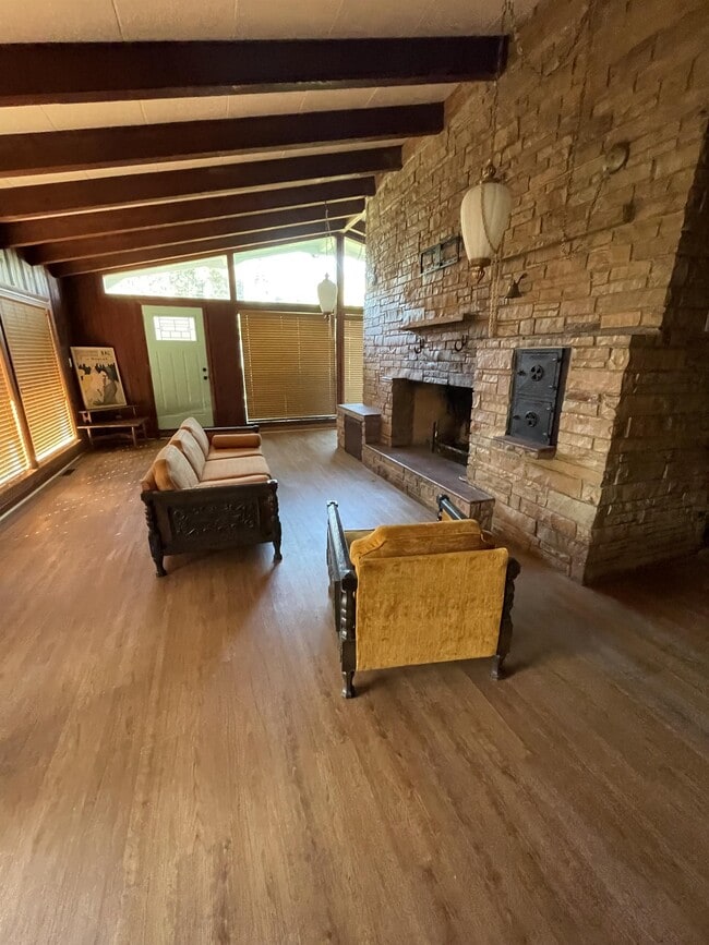 Photo - 1810 Valley Rd