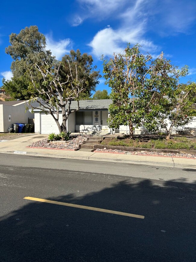 Poway 3 Br 2 ba - Central location - EZ Fr... - Poway 3 Br 2 ba - Central location - EZ Fr... House