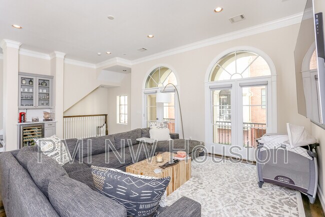 Photo - 5309 Blossom St