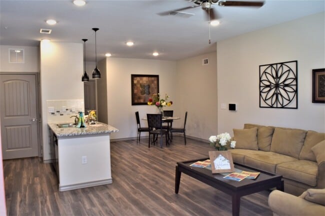 Laurel Floor Plan - Mariposa Gardens Apartments