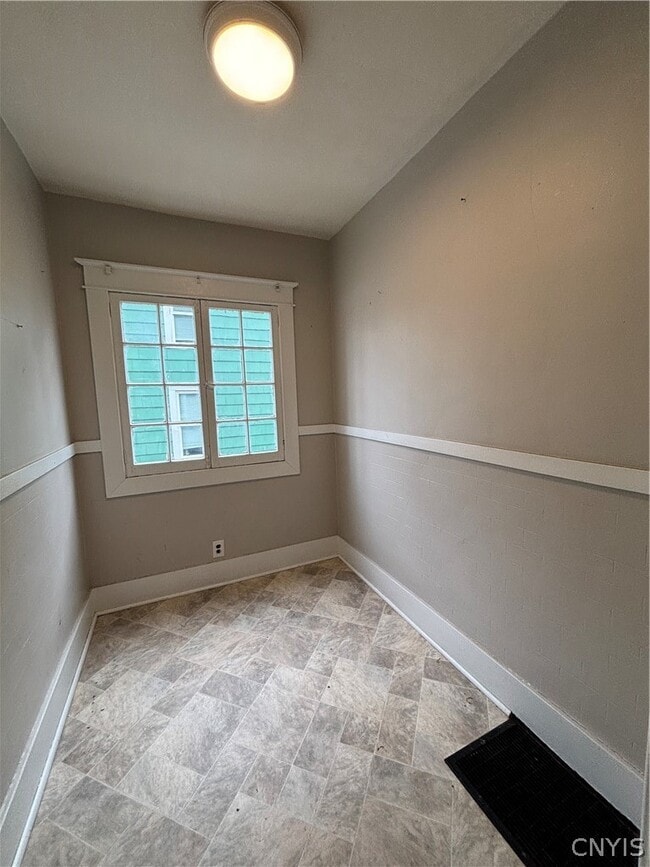 Photo - 203 N Indiana Ave