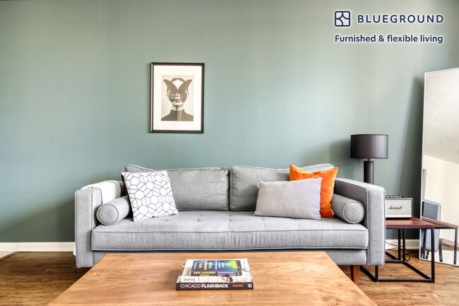 Photo - 750 N Rush St Unidad FL24-ID54