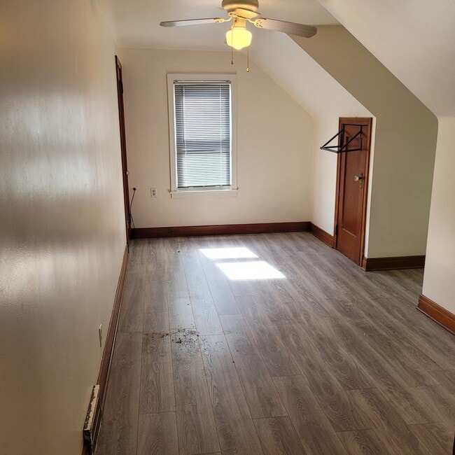 Photo - 3567 Chapin Ave Unit Upper