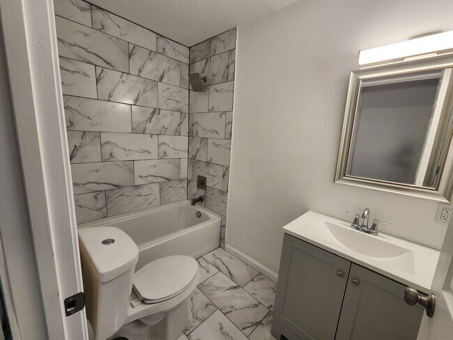 Photo - Main Street Triplex Unidad 2