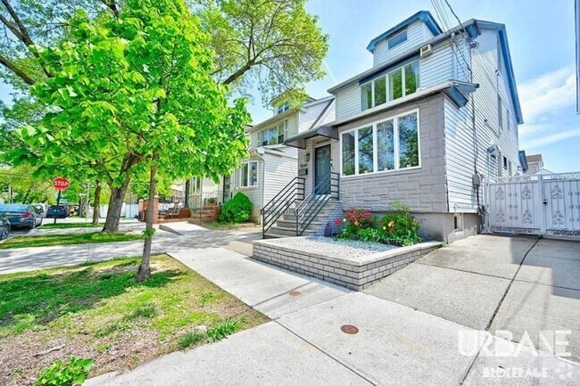 Building Photo - 2 bedroom in OZONE PARK NY 11417 Rental