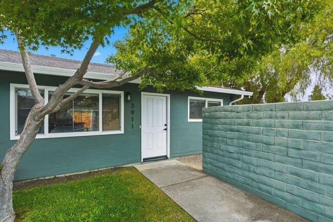 3911-3917 Solano Ave