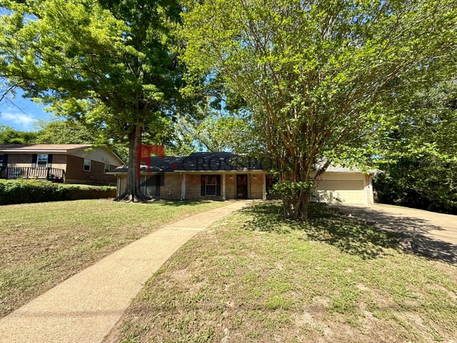Building Photo - Wonderful updated home near UT Tyler, Available!