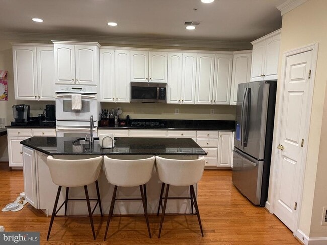 Building Photo - 104 Oak Knoll Terrace