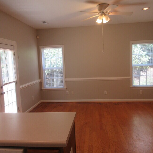 Photo - 2598 Ravenscroft Way